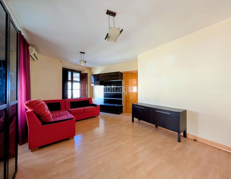 Foto aaa65b80-9ce0-4b98-bcf7-923f9978cee6. Pis amb aparcament a Loja