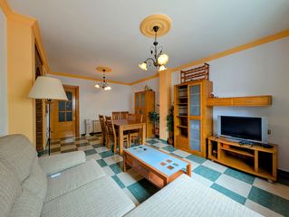 Maison  Lucena. Casa en venta en venta santa bárbara, 6 dormitorios.