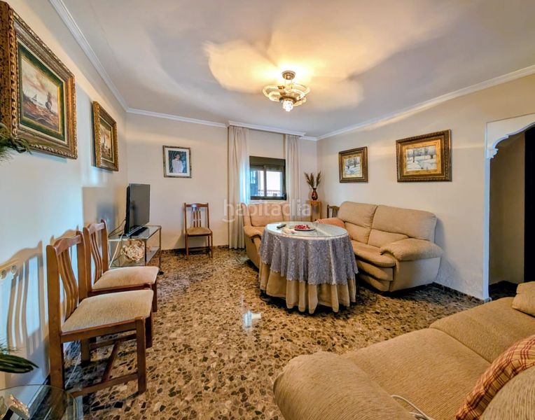 Foto becc7f5d-221b-415d-8bec-9a5f9b84cd07. Casa con parcheggio in Loja