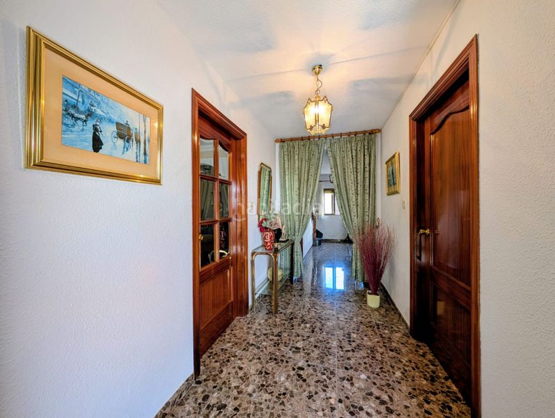 Foto f5f11bd3-a3cb-4acf-8361-f28a96861bd0. Casa con parcheggio in Loja