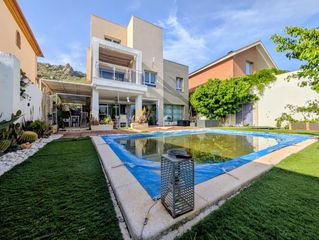 Chalet in Loja. Chalet en venta en urbanización las peñas y viso, 3 dormitorios.