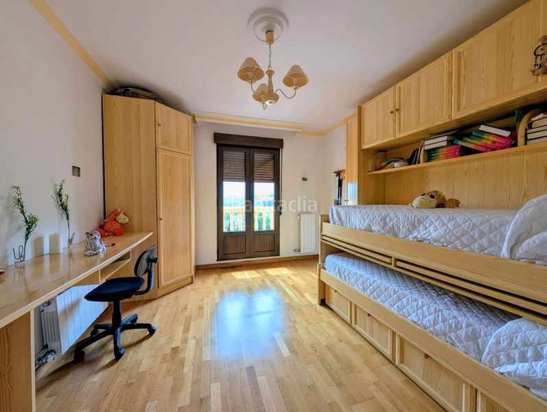 Foto 24fb5388-263e-49d9-8d9e-c282e6cf870a. Xalet amb calefacció aparcament a Loja