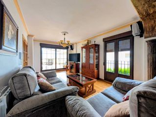 Xalet a Loja. Chalet en venta en urbanización las peñas y viso, 4 dormitorios.