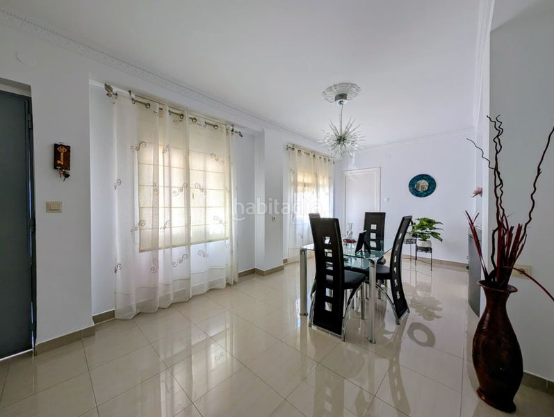 Foto 105036d1-37fe-4461-ad42-6189fa27920a. Casa amb aparcament a Loja