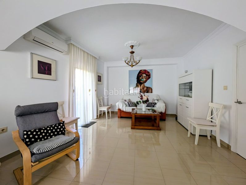 Foto c838f660-71e1-4f2c-9b84-58dc8b4837ac. Casa amb aparcament a Loja