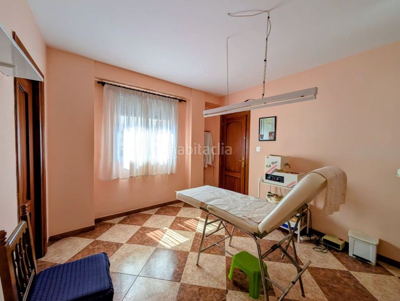 Foto 1d0d65e5-05b7-4d0c-b70b-dc581cf1da7a. Casa amb aparcament a Loja