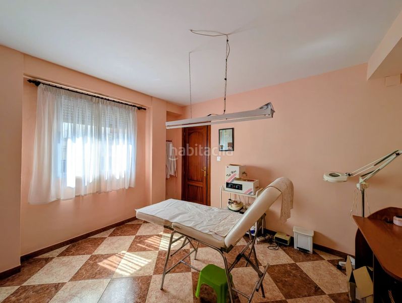 Foto 2b9153e3-3195-42a4-b7fe-2449a8bbf700. Casa amb aparcament a Loja
