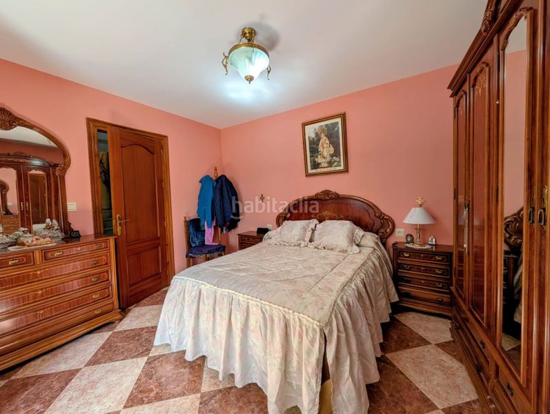 Foto 3603f774-c5bb-4e01-9bd8-2654d3a6d3ce. Casa amb aparcament a Loja