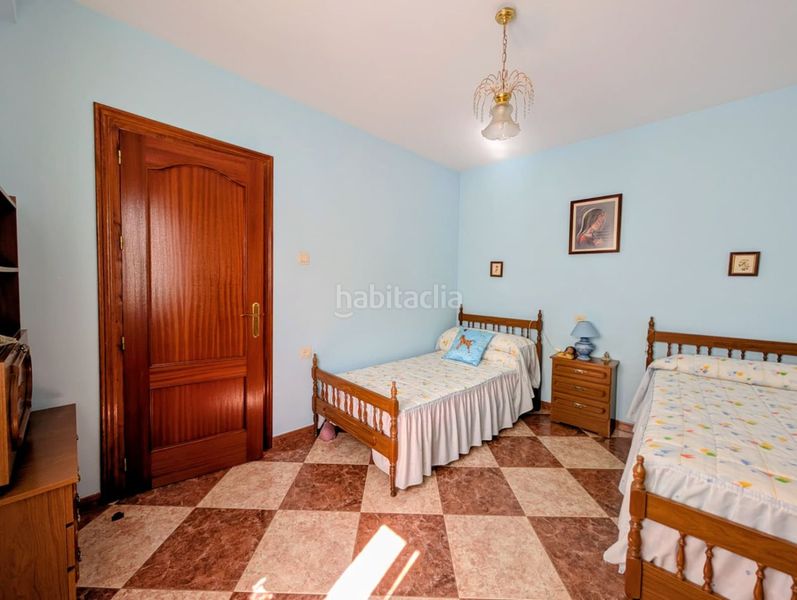 Foto 91c248e7-1155-49bc-950d-15f45cbbd17a. Casa amb aparcament a Loja