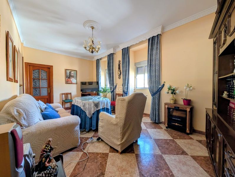Foto 9c16a222-4800-4168-a45f-846ef9d541c8. Casa amb aparcament a Loja