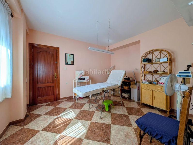 Foto b45e7c67-8ebb-405f-9b9a-439b4430f000. Casa amb aparcament a Loja
