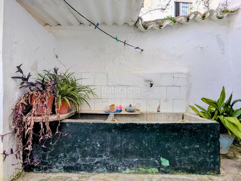 Foto f1fe1963-f60d-49d9-b06d-0b0b40aea36c. Casa amb aparcament a Loja