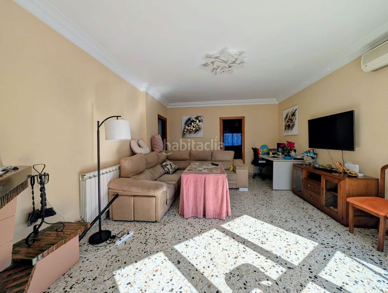 Foto 8ca8b8ae-ca3f-41e9-86a1-293981f38796. Casa amb aparcament a Loja