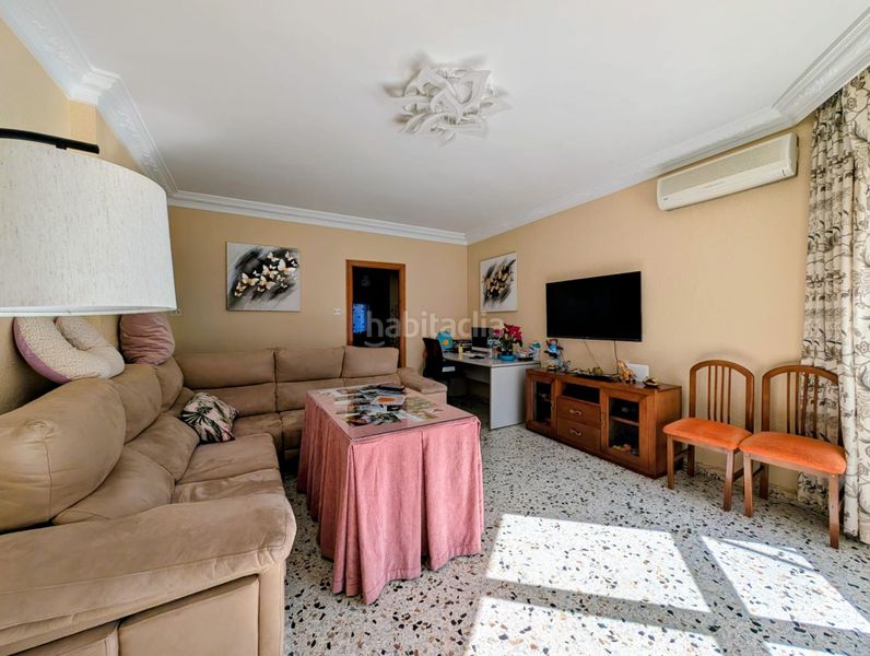 Foto cee786e8-2f32-4508-9dfa-fcd277ceca2f. Casa amb aparcament a Loja