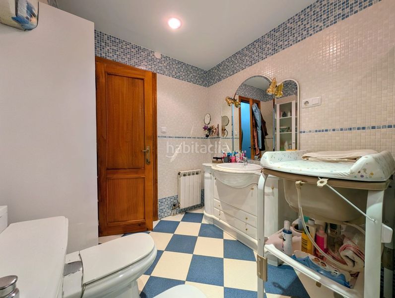 Foto ef2af1a0-b01a-438c-9bff-6da98686852c. Casa amb aparcament a Loja