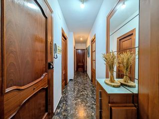 Piso en Loja. Piso en venta en la estación, 3 dormitorios.