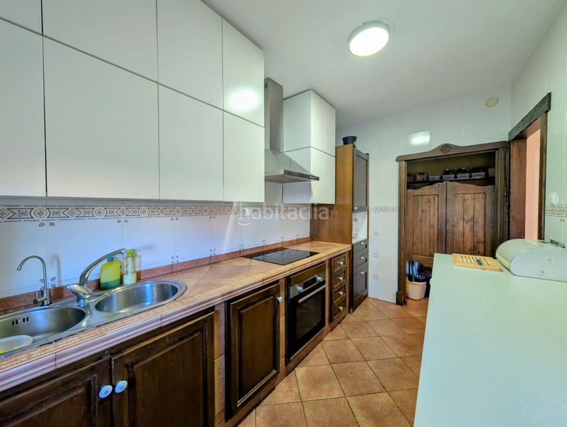 Foto 0c5965fa-74a1-49a0-bfa0-3155dc991f00. Casa amb aparcament a Loja