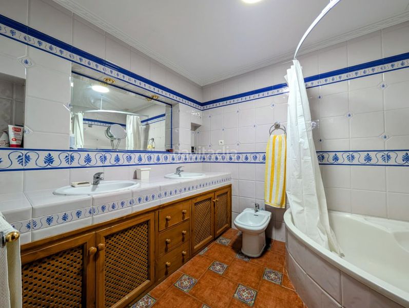Foto 81bca7ea-b99a-4fa2-bd43-16b711803e17. Casa amb aparcament a Loja