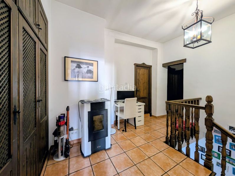 Foto f852e589-7cd5-4335-ba0e-84cd3aa8f198. Casa amb aparcament a Loja