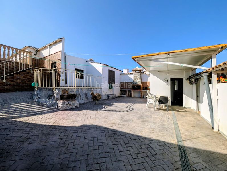 Foto b9e27460-a792-4ffd-b0df-d4e43fa2d0ba. Casa amb aparcament piscina a Loja