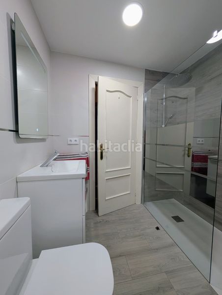 Foto d44b1334-9b11-4557-a137-de99fb6b25c9. Casa amb aparcament piscina a Loja