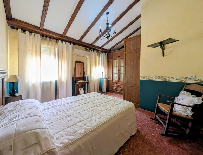 Foto c860d40d-9d42-4e62-8571-25a1dbd1e631. Casa amb calefacció aparcament a Loja