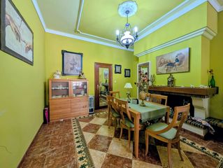 Maison à Loja. Casa en venta en barrio mesón de arroyo, 5 dormitorios.