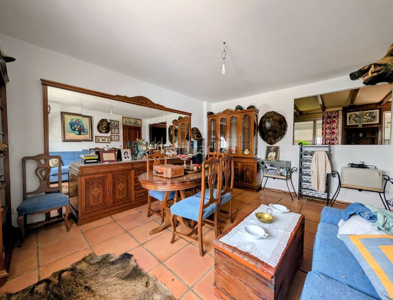 Foto 1c60a818-4401-45db-9478-47b466155f94. Casa amb aparcament a Loja