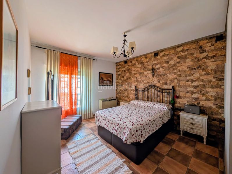 Foto 51bba0fe-0ce2-4711-8991-886248bd4d22. Casa amb aparcament a Loja