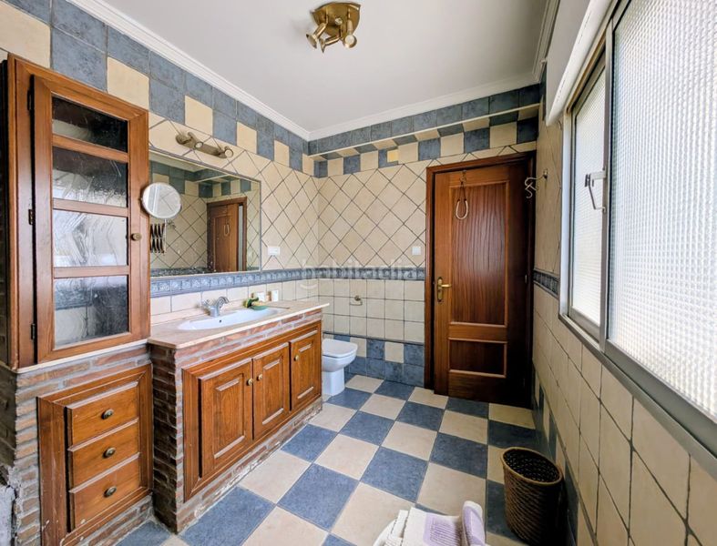 Foto 726db925-5b4c-48c8-8b71-79c38e9ff5fb. Casa amb aparcament a Loja