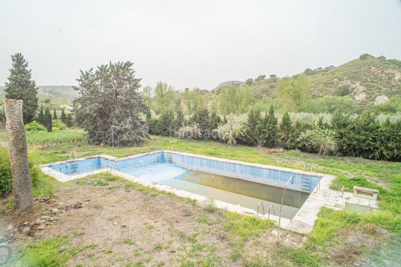Foto 1b38ee84-2edb-4c28-a507-0cb1d003e613. Xalet amb aparcament piscina a Loja