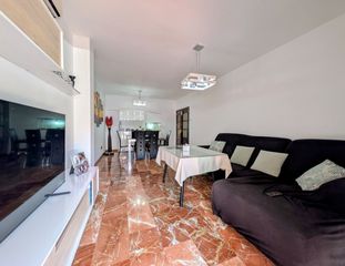 Appartamento in Loja. Piso en venta en avda. rafael pérez del álamo, 3 dormitorios.