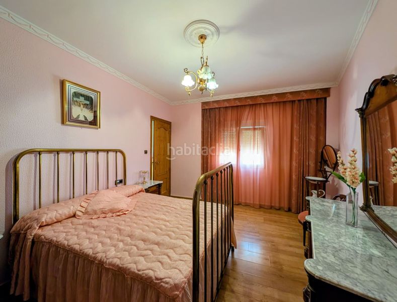 Foto ad029b26-8025-48b8-a802-f54b38dd928c. Flat with heating parking in Loja