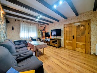 Semi detached house in Loja. Adosado en venta en barrio san antonio, 3 dormitorios.