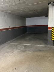 Car parking in Carrer d'Isabel de Villena