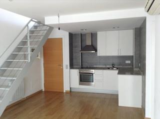 Lloguer Dúplex  Carrer del pare tous soler. Duplex nou de 2 habitacions i 1 estudi  amb terrassa