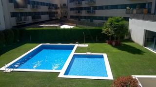 Location Appartement  Carrer de pompeu fabra. Pis de una habitacio amb jardi i piscina comunitaria