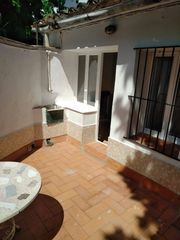 Location Studio  Carrer eixideta. Petit i acollidor