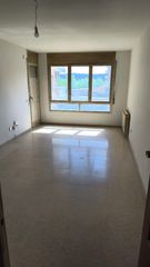Appartement  Carrer d'òdena. Pis de 4 habitacions  i 2 banys al carrer odena