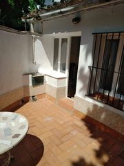 Affitto Monolocale  Carrer eixideta. Amb terrasseta adalt el poble