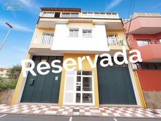 Piso en Calle el ciprés 4. Se vende piso con balcón, patio privativo y margen real de reval