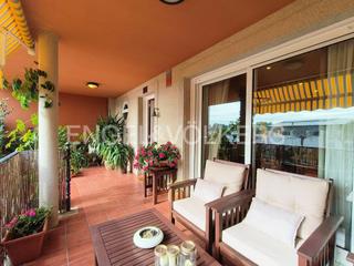 Maison à Sanxenxo Pueblo. Adosado de 4 dormitorios con piscina comunitaria
