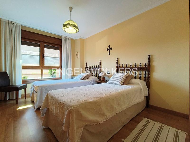 Foto 0e9846c8-b86c-4748-98e2-33584f74dfbf. Apartament amb calefacció aparcament a Noalla Sanxenxo