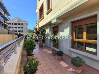 Apartament a Noalla. Piso con terraza y 2 plazas de garaje en a revolta