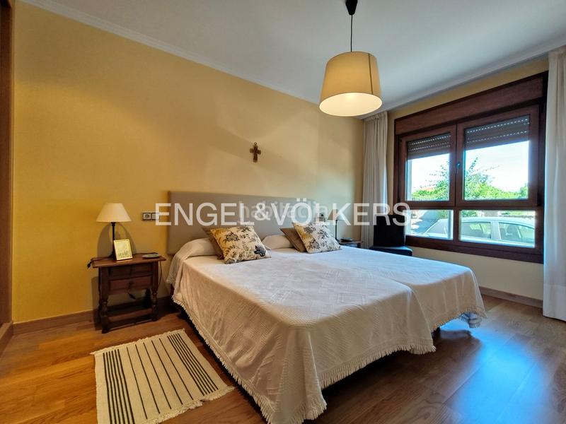 Foto 5965f9ac-dc5e-4c0e-9c1b-0b3a82ac1649. Apartament amb calefacció aparcament a Noalla Sanxenxo