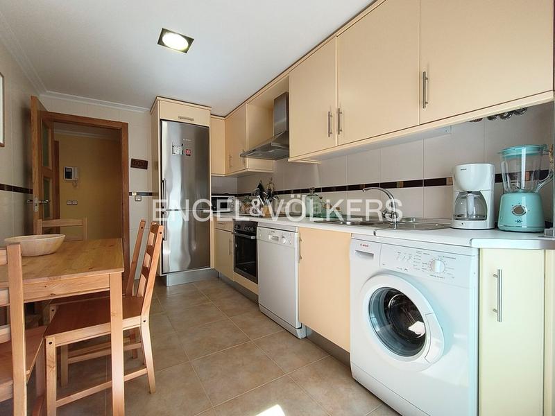 Foto 7df0f887-1ca9-4bf2-83a7-7f29729bf880. Apartament amb calefacció aparcament a Noalla Sanxenxo