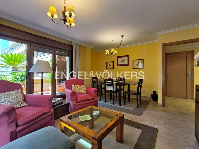 Foto 8fc80bd6-fbfd-4afc-a02b-eb03f783868e. Apartament amb calefacció aparcament a Noalla Sanxenxo