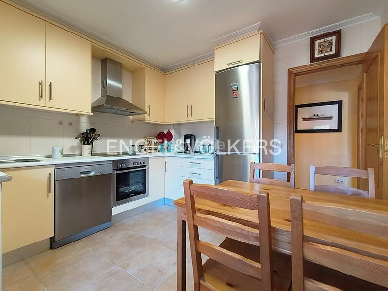 Foto 0cbf802a-b2b5-411d-9475-b18a90bb9242. Apartament amb calefacció aparcament a Noalla Sanxenxo