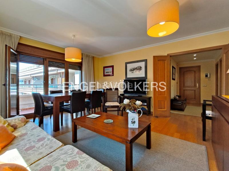 Foto 2931e521-a8c5-45d1-9d48-b5ec5f1c10d2. Apartament amb calefacció aparcament a Noalla Sanxenxo