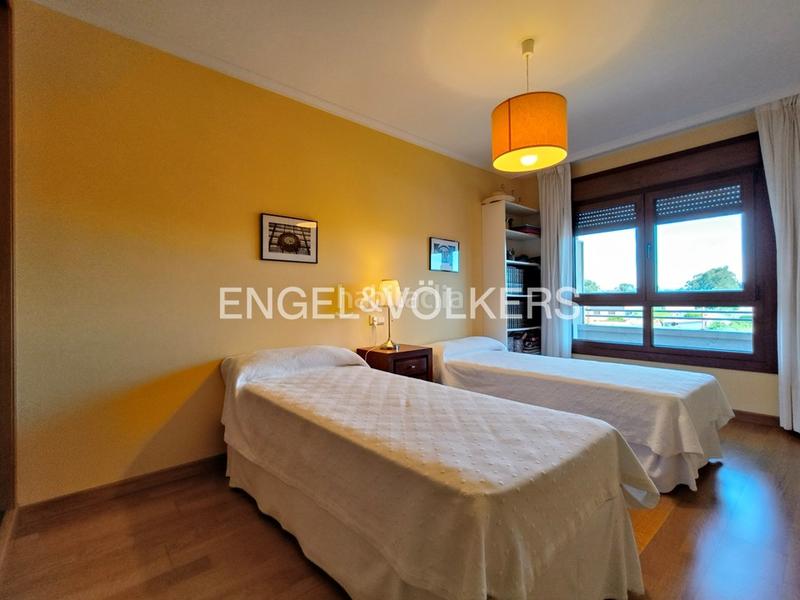 Foto 436d114c-e8fb-4e03-ad47-3aad763bb35c. Apartament amb calefacció aparcament a Noalla Sanxenxo